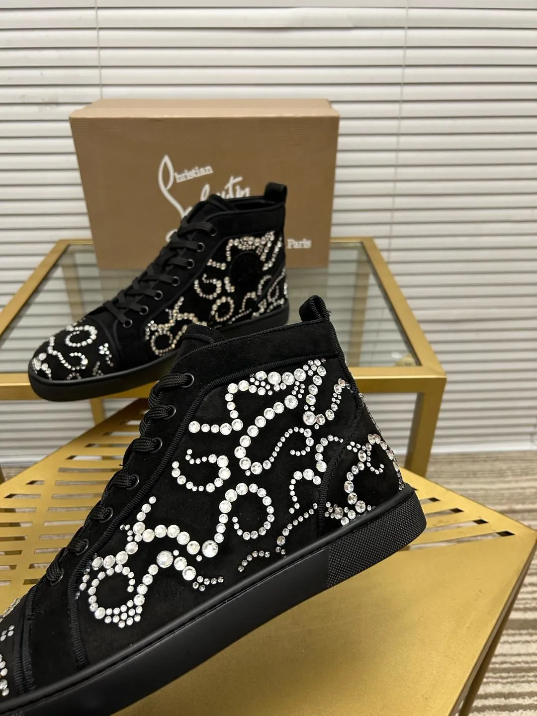 (Customized model) Ex-factory price is 580. christian louboutin (CL red sole shoes) counter series, casual sneakers for couples 📢 📢 📢 Exclusive hot style release 🎈🎈💪 Movable latex feet 👻 Finished outsole line [Proud] 😝Female 35-40# Male 38#-46, global supply😝 [Top version]: Original imported genuine leather upper, top original leather lining, original molded TPU outsole, original 1:1 detail processing, original shoe last,